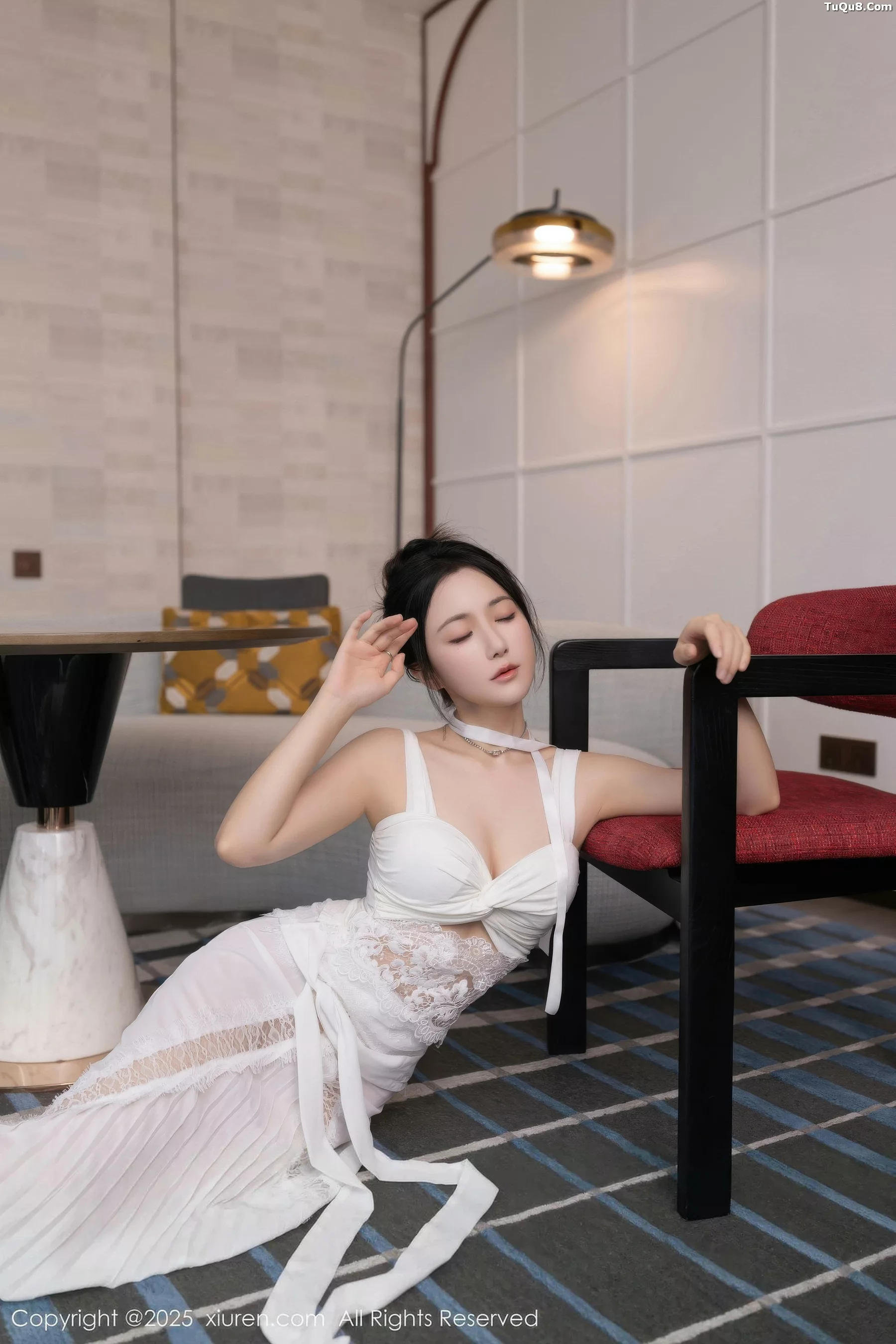 鱼子酱fish  [XiuRen]高清写真图 2025.10.24 No.10911 鱼子酱Fish 无内肉丝第8张图片