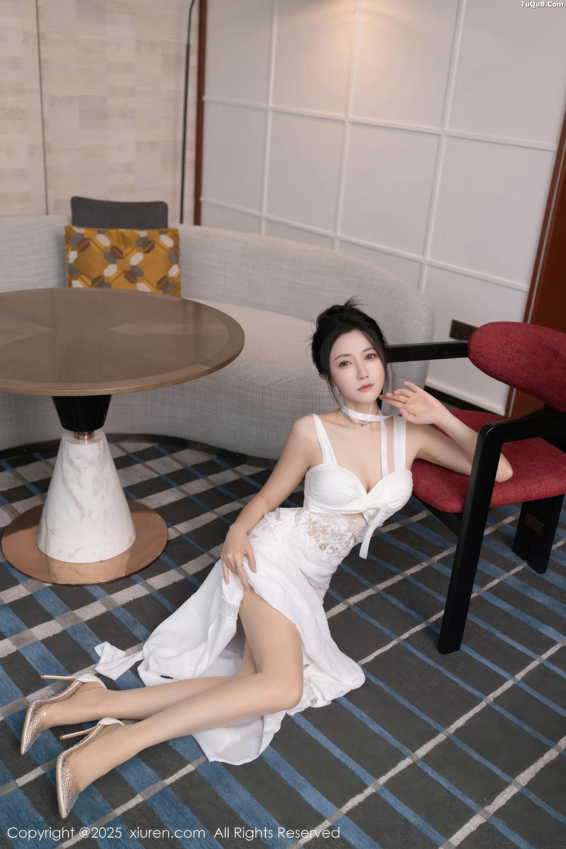 鱼子酱fish  [XiuRen]高清写真图 2025.10.24 No.10911 鱼子酱Fish 无内肉丝第9张图片