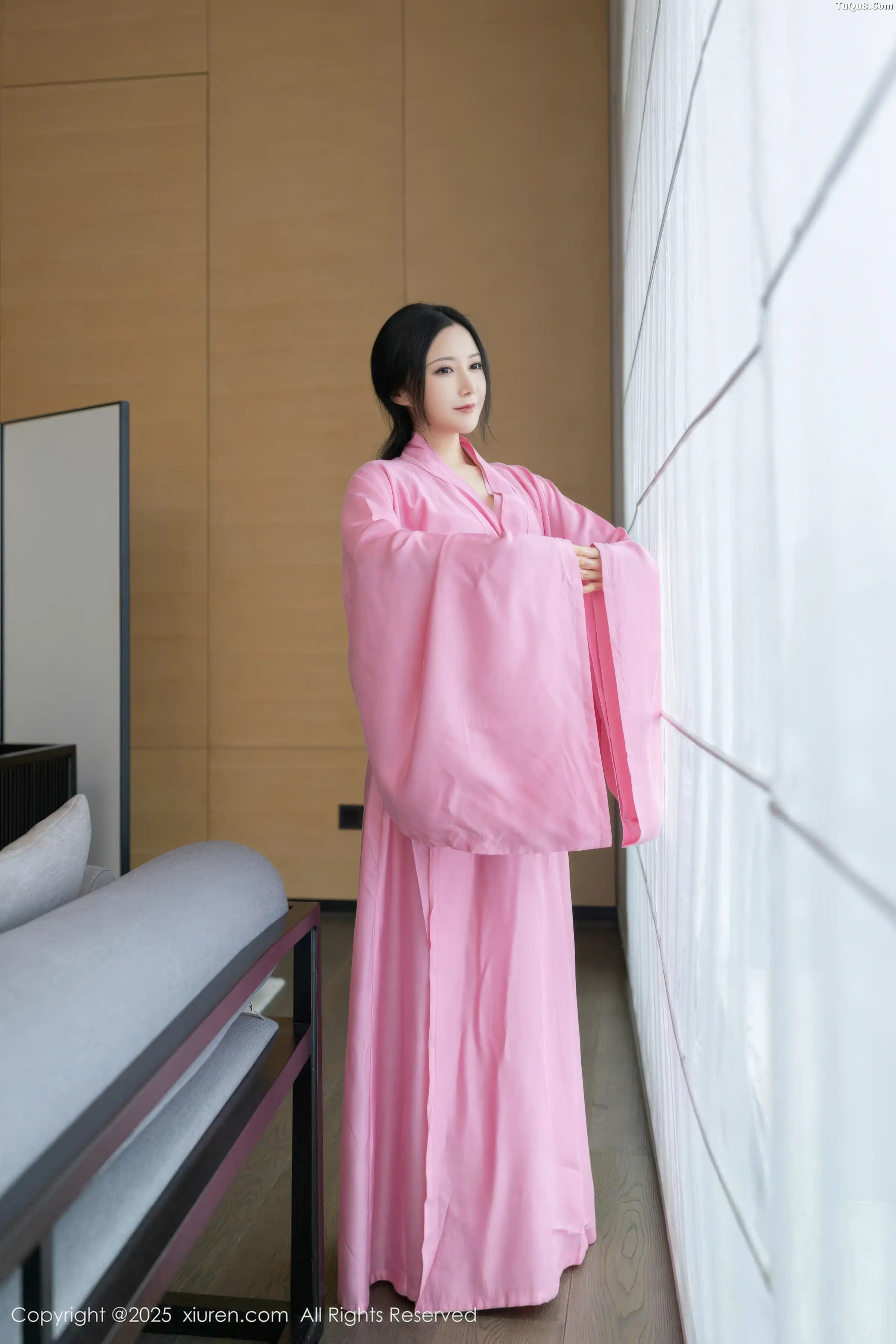 鱼子酱fish  [XiuRen]高清写真图 2025.11.28 No.11049 鱼子酱Fish 粉色月影纱第5张图片