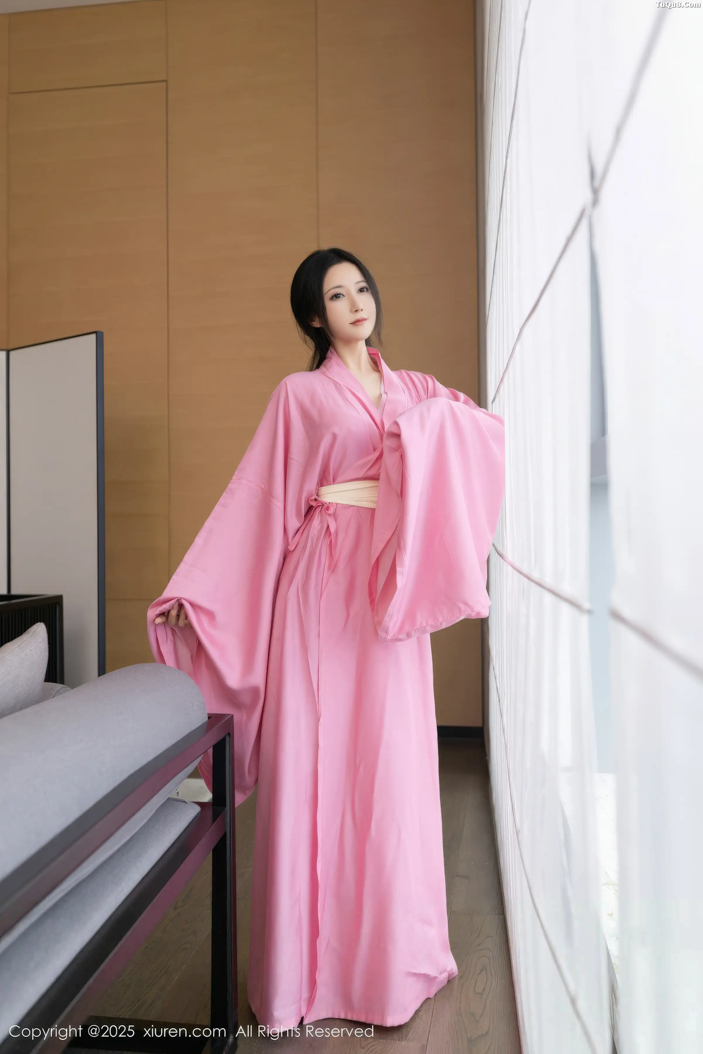 鱼子酱fish  [XiuRen]高清写真图 2025.11.28 No.11049 鱼子酱Fish 粉色月影纱第9张图片