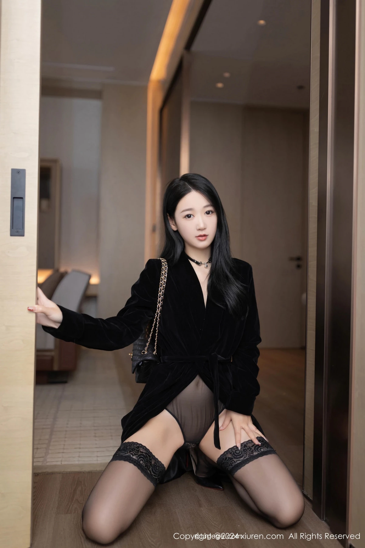 唐安琪  [XiuRen]高清写真图 2024.04.01 No.8326 唐安琪 黑丝美腿第2张图片