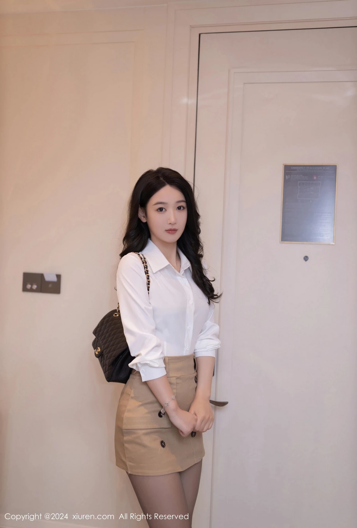 [XiuRen]高清写真图 2024.05.20 No.8571 唐安琪 黑丝美腿-秀人网