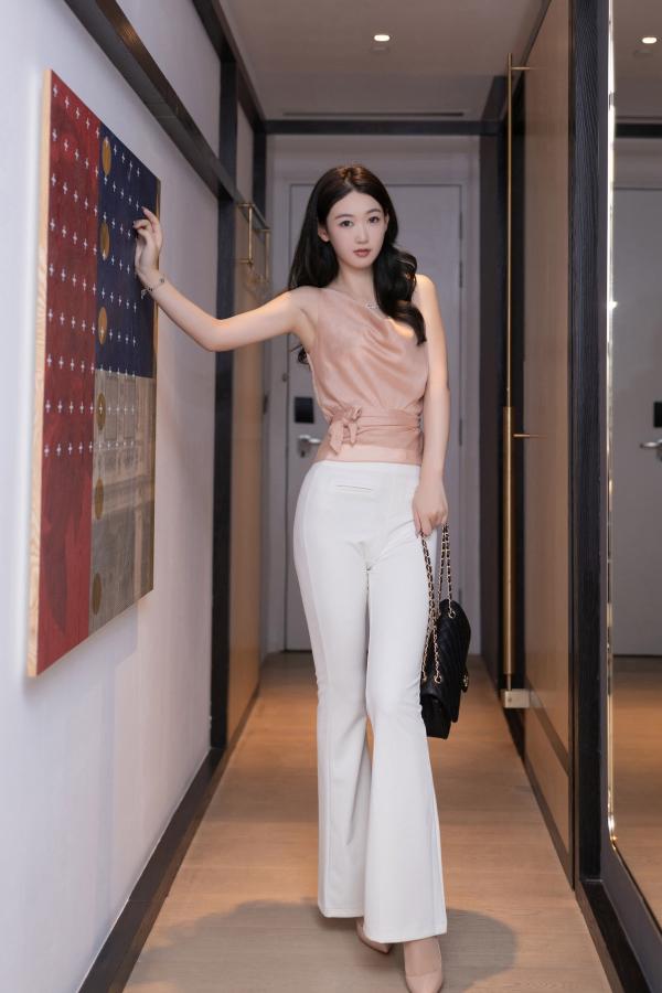 [XiuRen]高清写真图 2024.06.17 No.8714 唐安琪 美腿丝袜-套图网