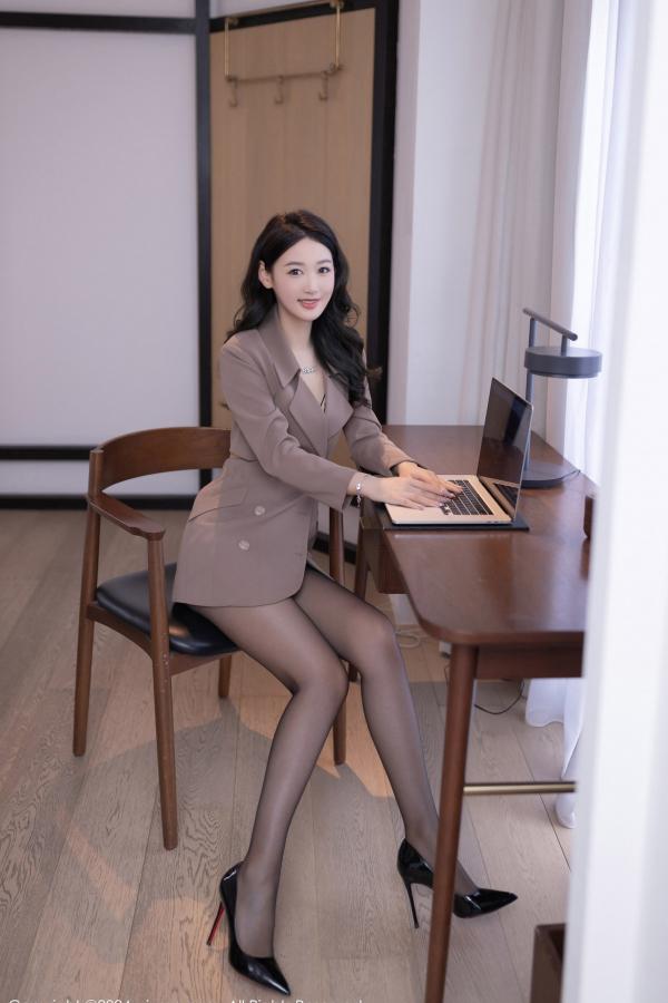 [XiuRen]高清写真图 2024.07.08 No.8824 唐安琪 秘书黑丝-套图网