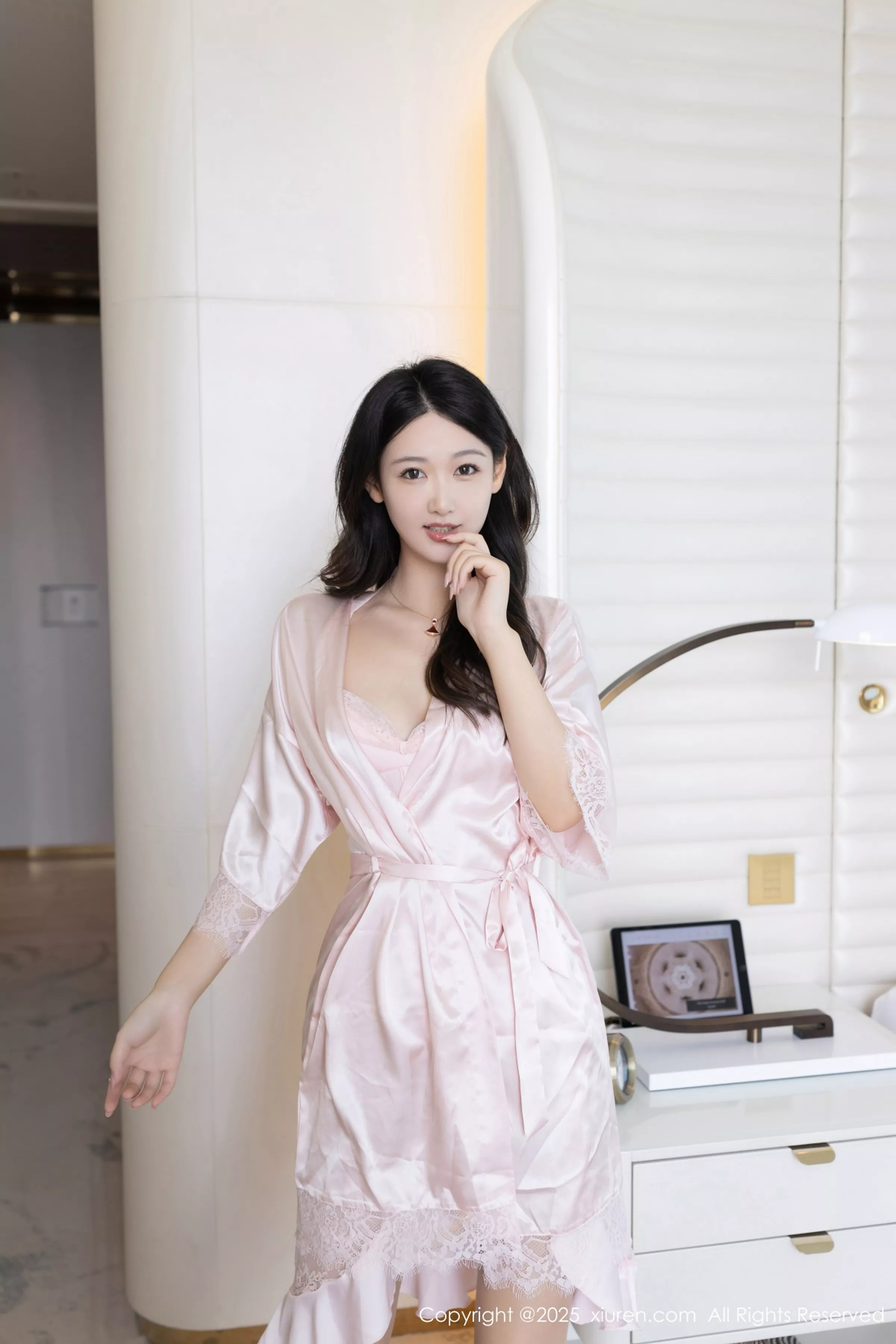 唐安琪  [XiuRen]高清写真图 2025.04.14 No.10150 唐安琪 肉色丝袜第4张图片