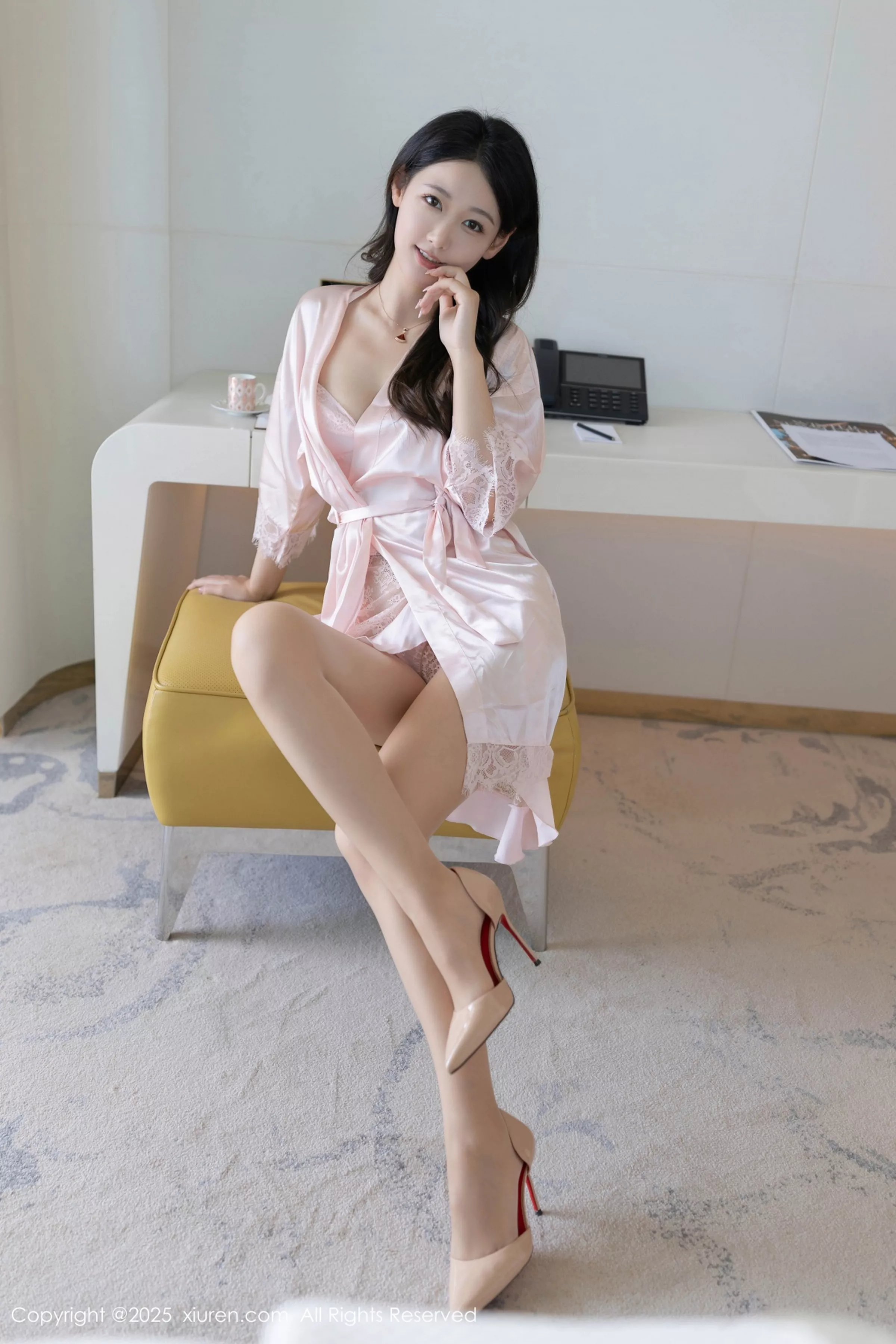 唐安琪  [XiuRen]高清写真图 2025.04.14 No.10150 唐安琪 肉色丝袜第9张图片