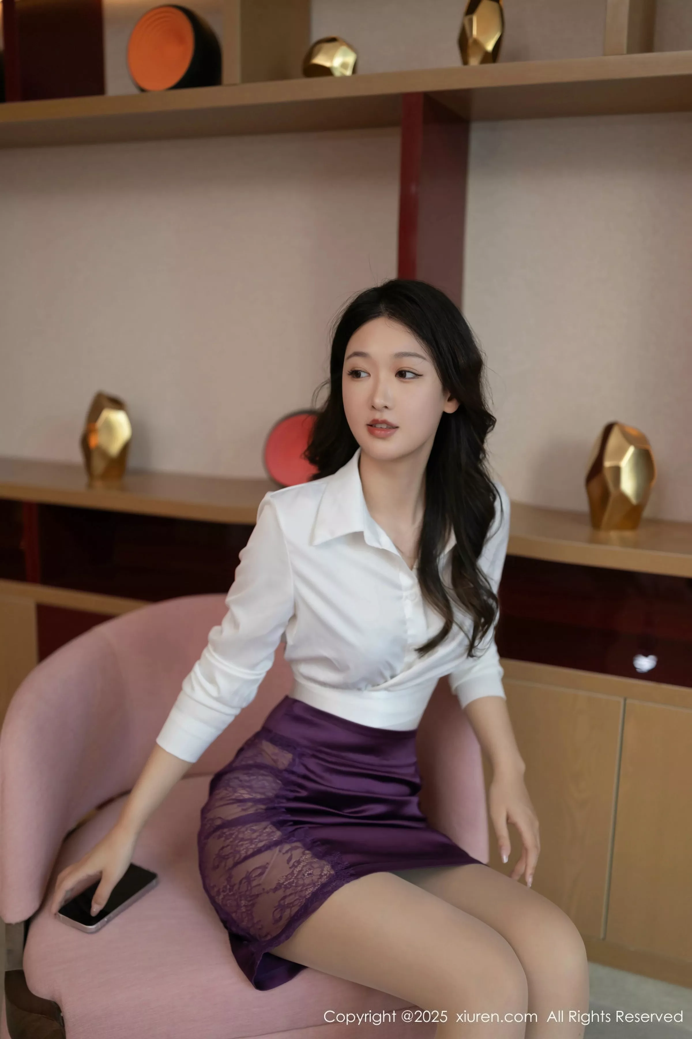 唐安琪  [XiuRen]高清写真图 2025.05.06 No.10238 唐安琪 白色衬衫第4张图片