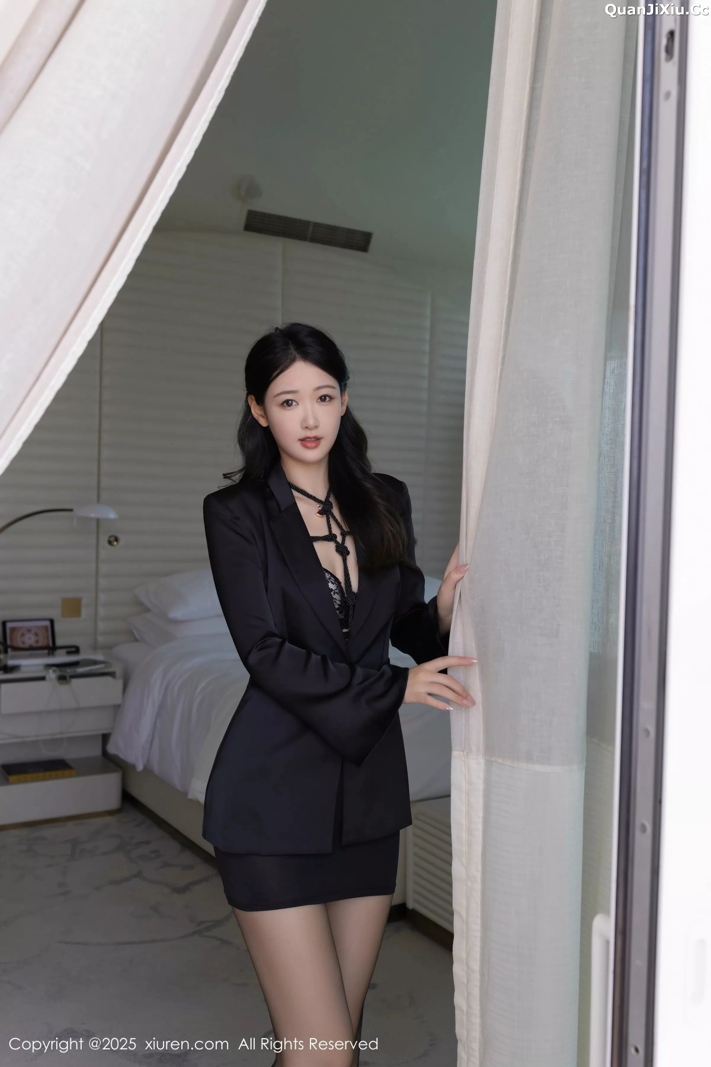 [XiuRen]高清写真图 2025.05.12 No.10267 唐安琪 黑色西服-秀人网