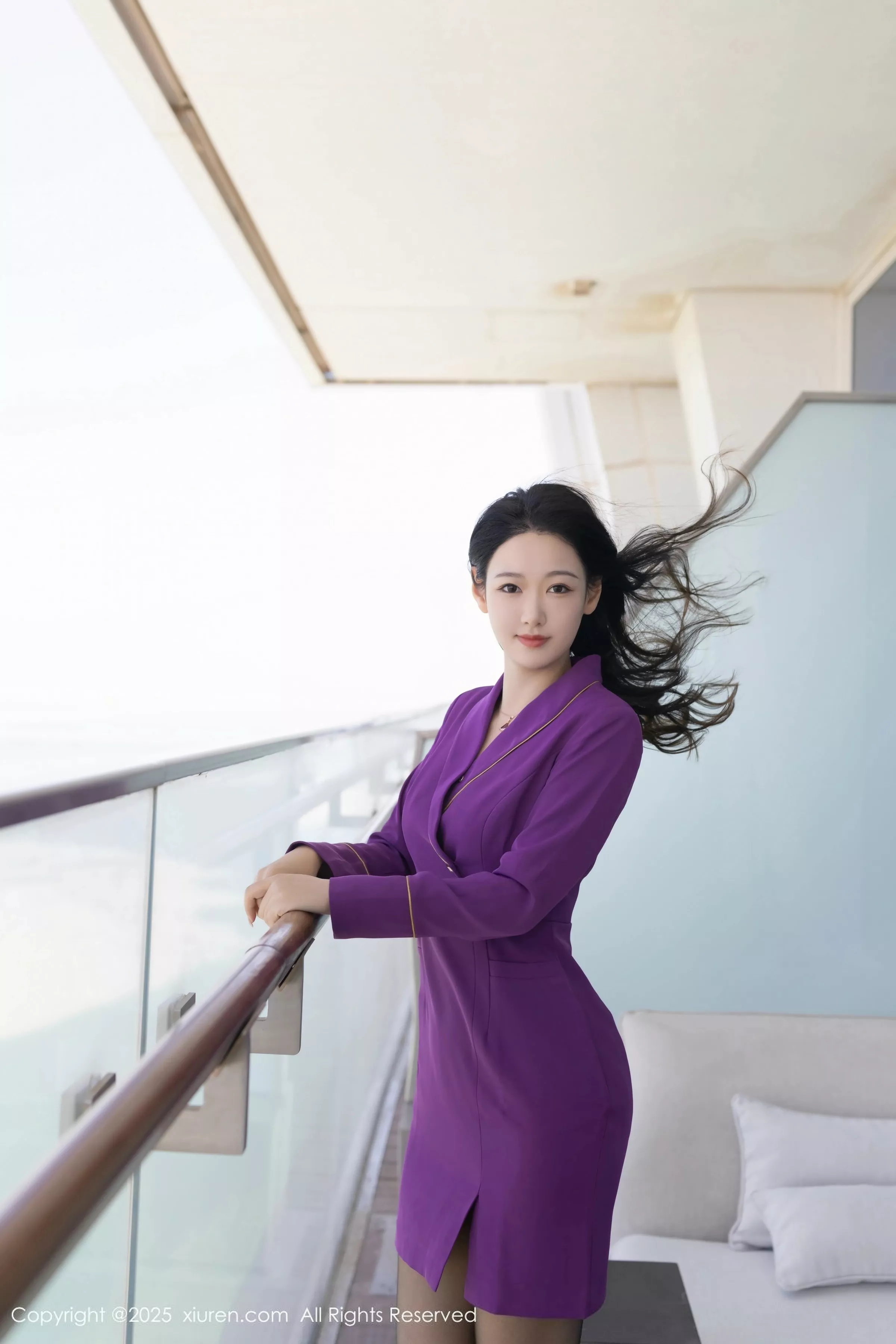 唐安琪  [XiuRen]高清写真图 2025.06.23 No.10451 唐安琪 紫色制服第2张图片