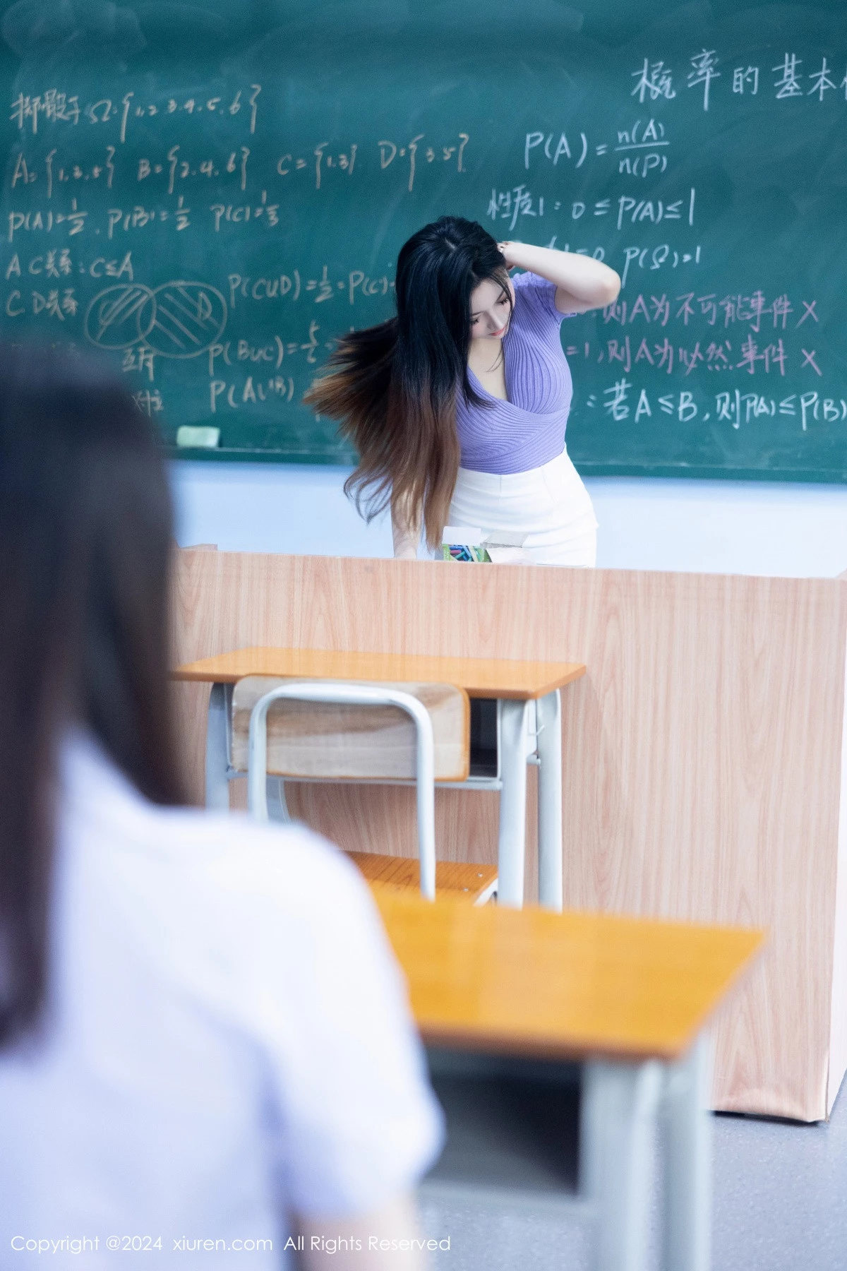 豆瓣酱  [XiuRen]高清写真图 2024.03.29 No.8319 豆瓣酱 美腿性感第2张图片