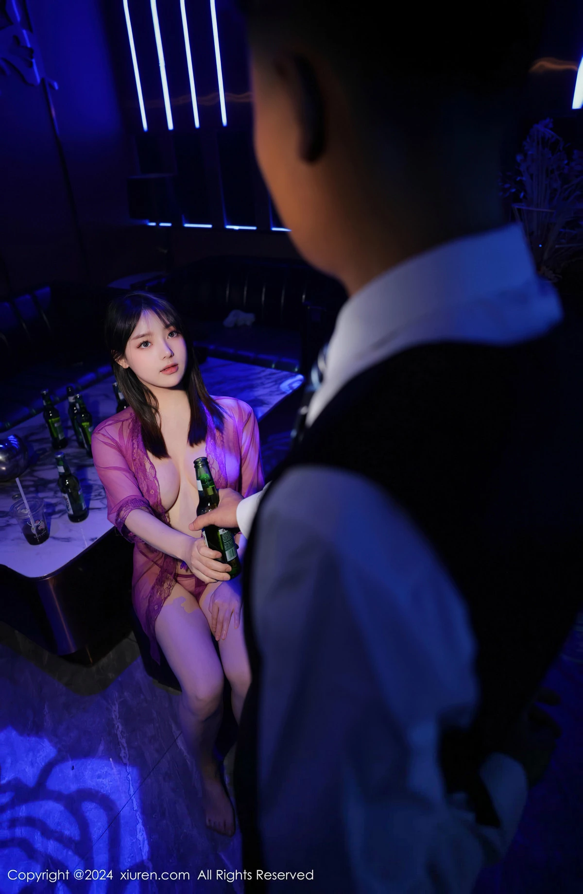 豆瓣酱  [XiuRen]高清写真图 2024.04.16 No.8402 豆瓣酱 美腿黑丝第4张图片