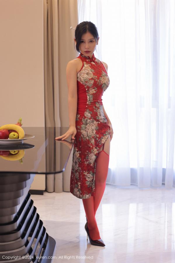 [XiuRen]高清写真图 2024.07.17 No.8871 尹甜甜 丝袜美腿-秀人网