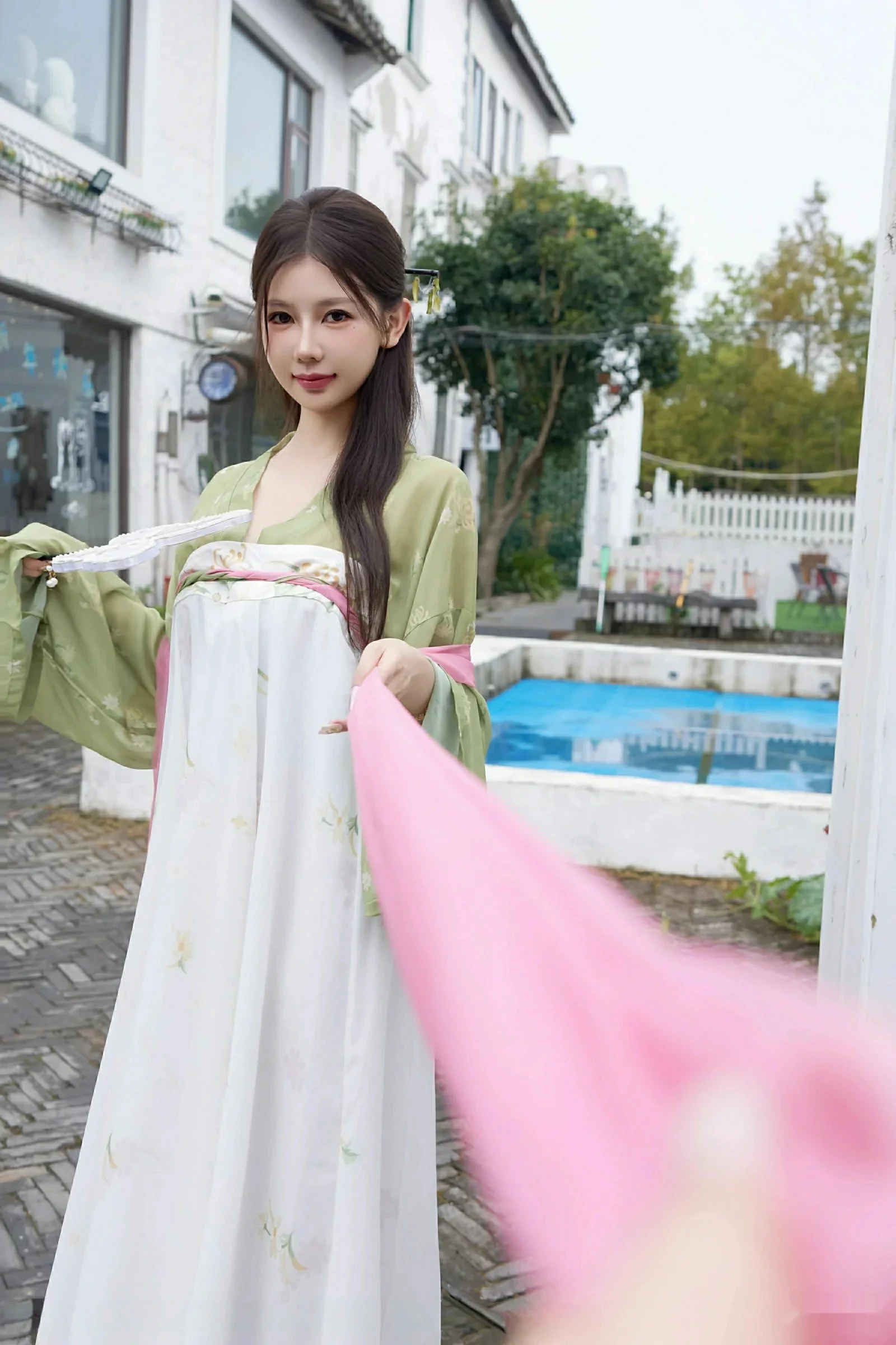 尹甜甜  [XiuRen]高清写真图 2025.09.30 No.10834 尹甜甜sunny 性感汉服第6张图片