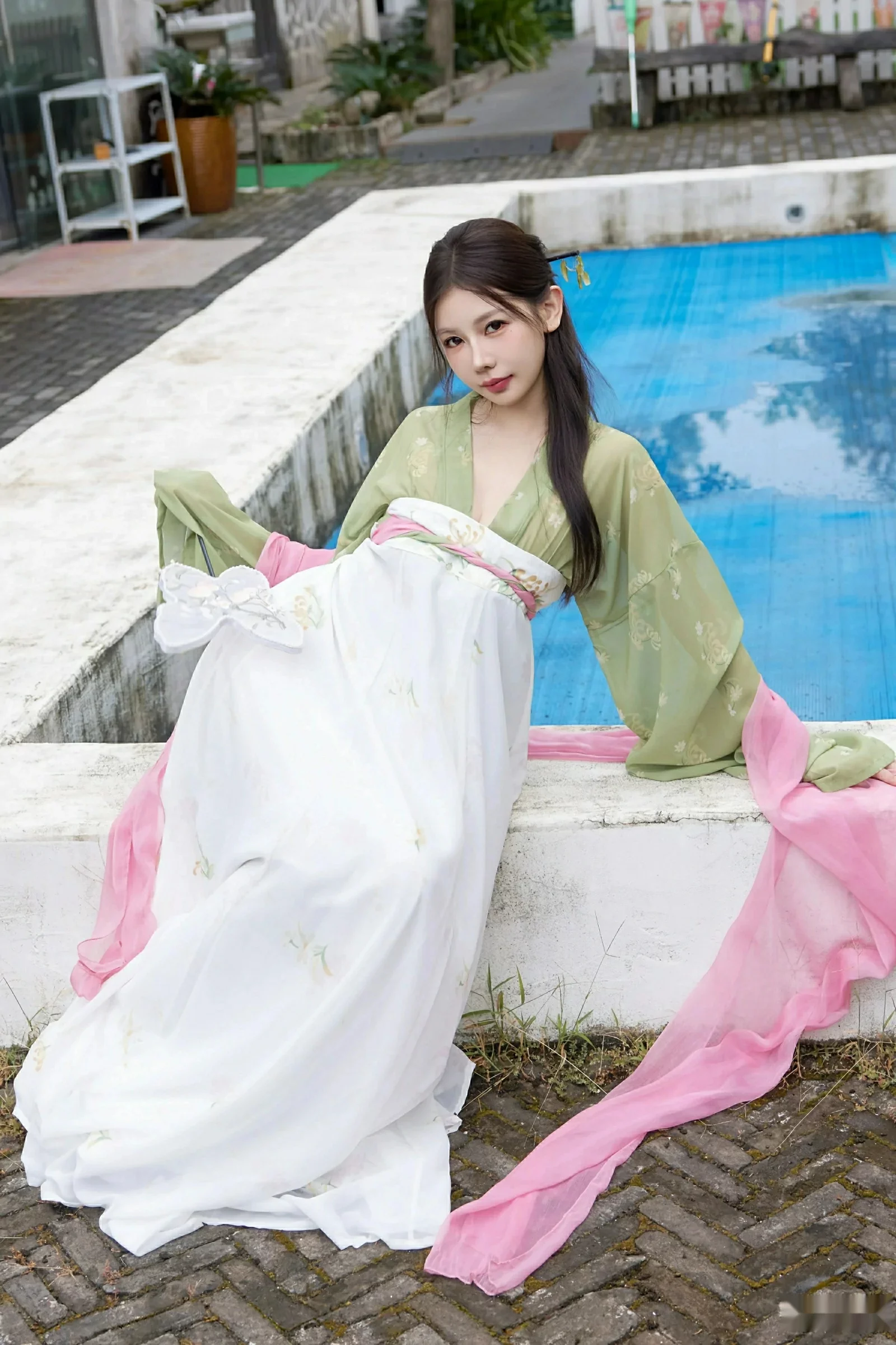 尹甜甜  [XiuRen]高清写真图 2025.09.30 No.10834 尹甜甜sunny 性感汉服第8张图片