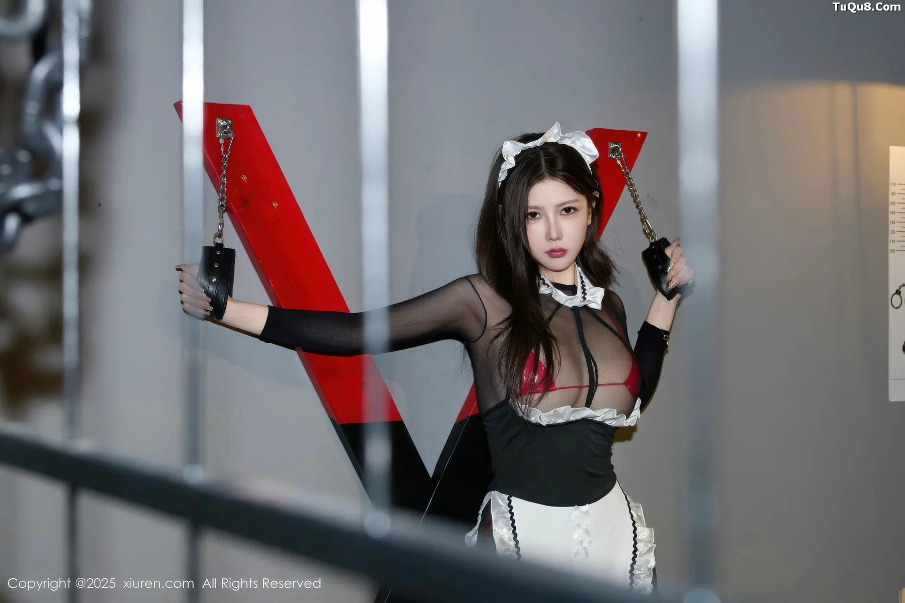 尹甜甜  [XiuRen]高清写真图 2025.11.06 No.10957 尹甜甜sunny 连体黑丝第7张图片