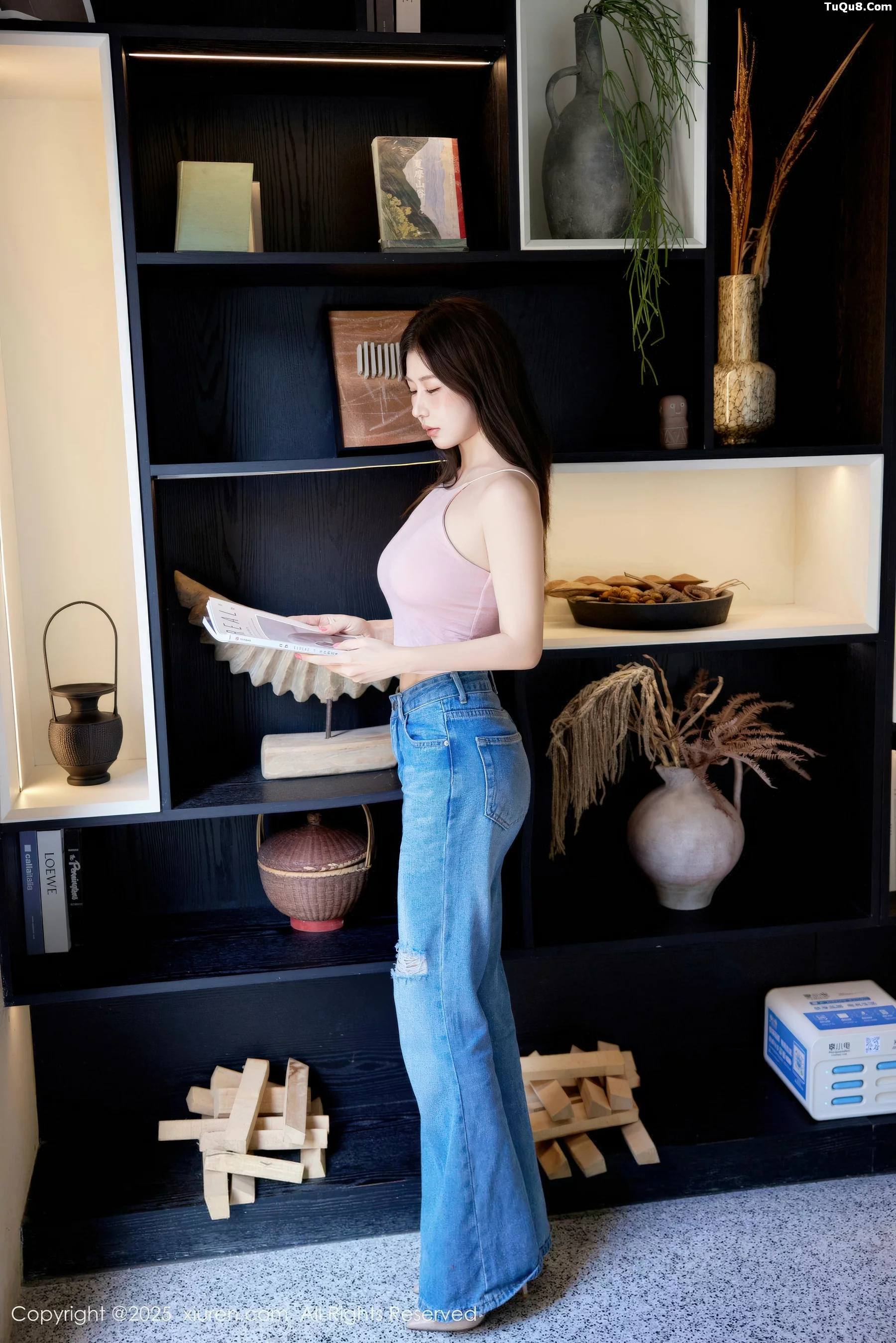 尹甜甜  [XiuRen]高清写真图 2025.11.13 No.10983 尹甜甜sunny 情趣内衣第2张图片