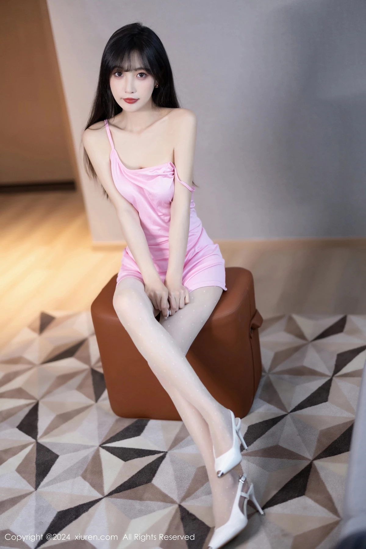 林星阑  [XiuRen]高清写真图 2024.04.29 No.8474 林星阑 美腿丝袜第3张图片