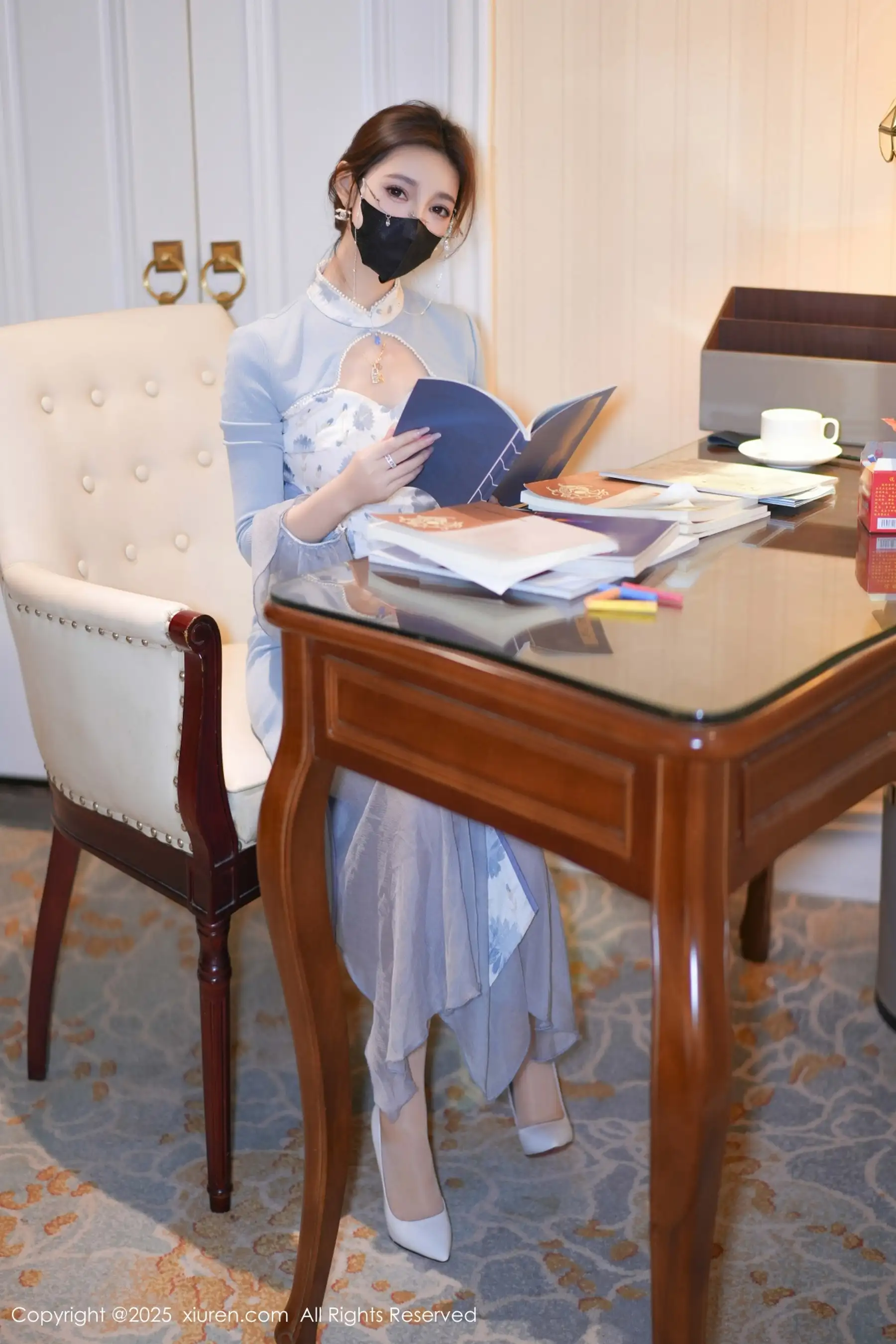 明日花桃桃  [XiuRen]高清写真图 2025.11.26 No.11033 Twins-桃桃 闪亮白丝第7张图片