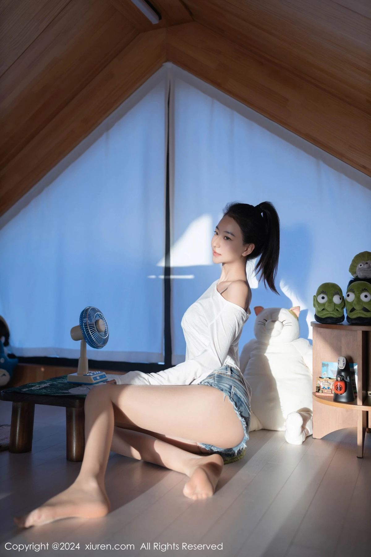 熊小诺 哎小诺 [XiuRen]高清写真图 2024.04.07 No.8345 熊小诺 妩媚丝袜第4张图片