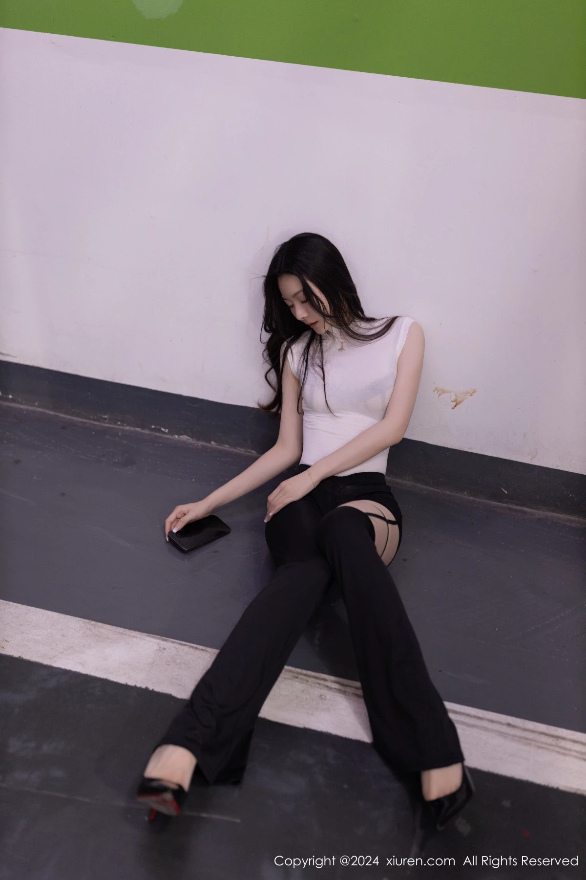 逗逗DouDou  [XiuRen]高清写真图 2024.03.21 No.8270 小逗逗 性感美臀第6张图片