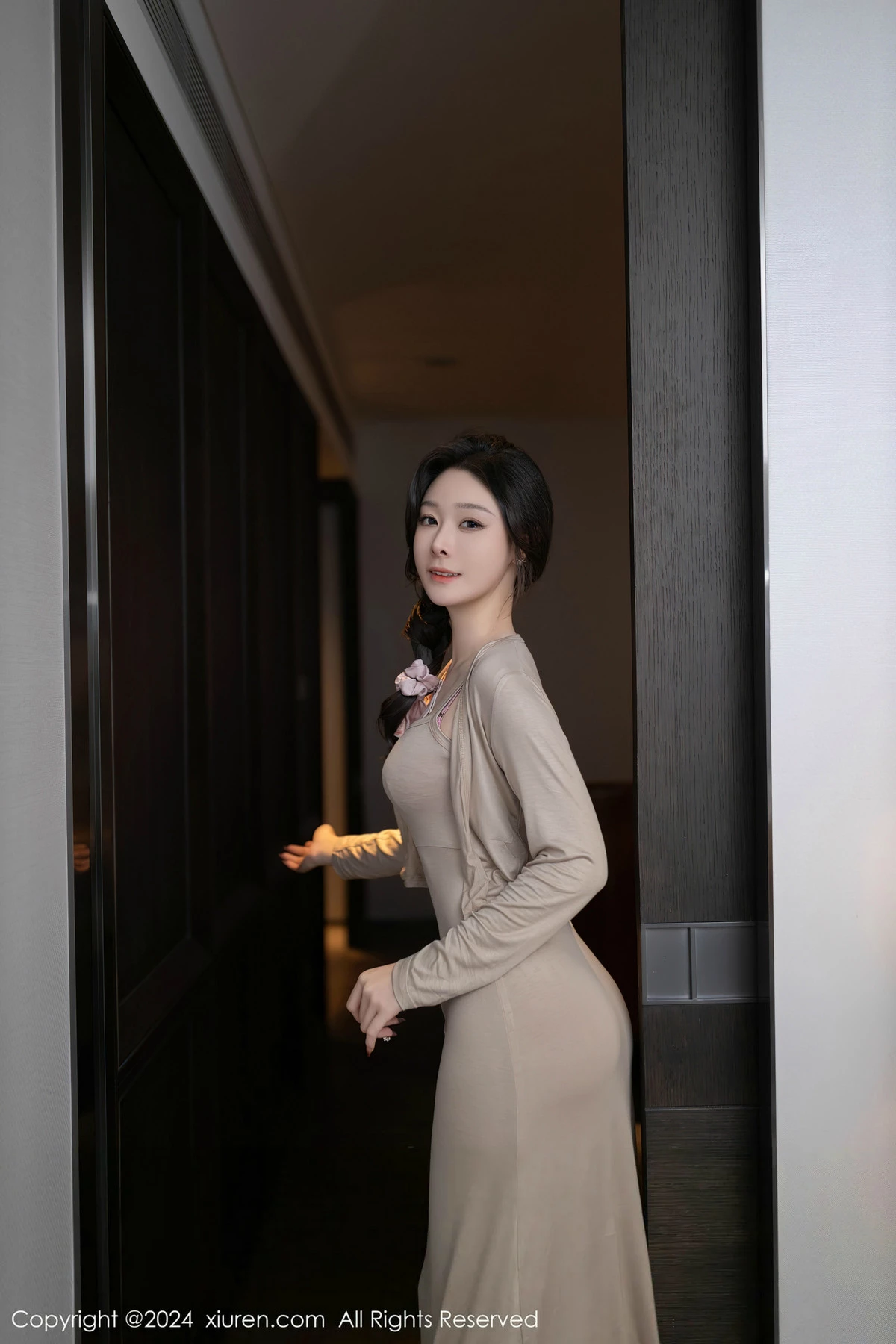 [XiuRen]高清写真图 2024.04.18 No.8417 小逗逗 丝袜美腿-秀人网