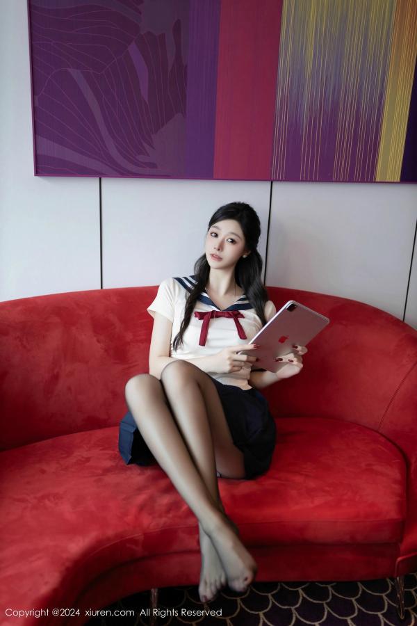 逗逗DouDou  [XiuRen]高清写真图 2024.11.29 No.9530 小逗逗 黑丝美腿第9张图片