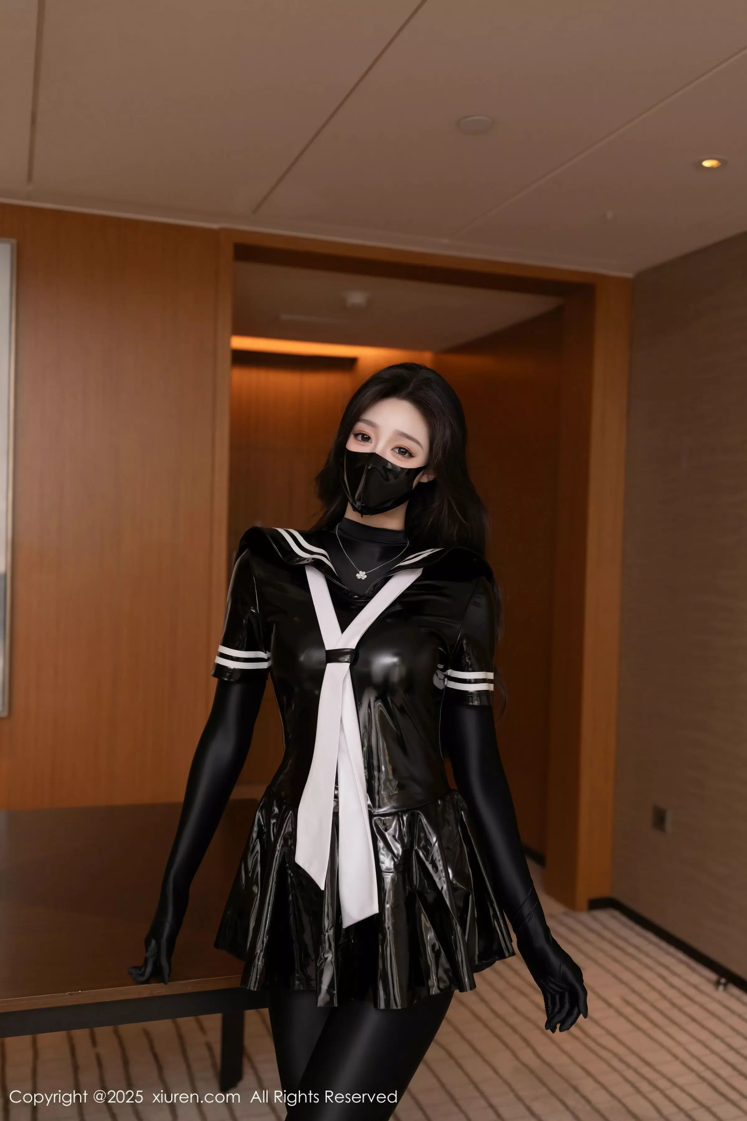 [XiuRen]高清写真图 2025.03.28 No.10087 小逗逗 黑色胶衣-套图网