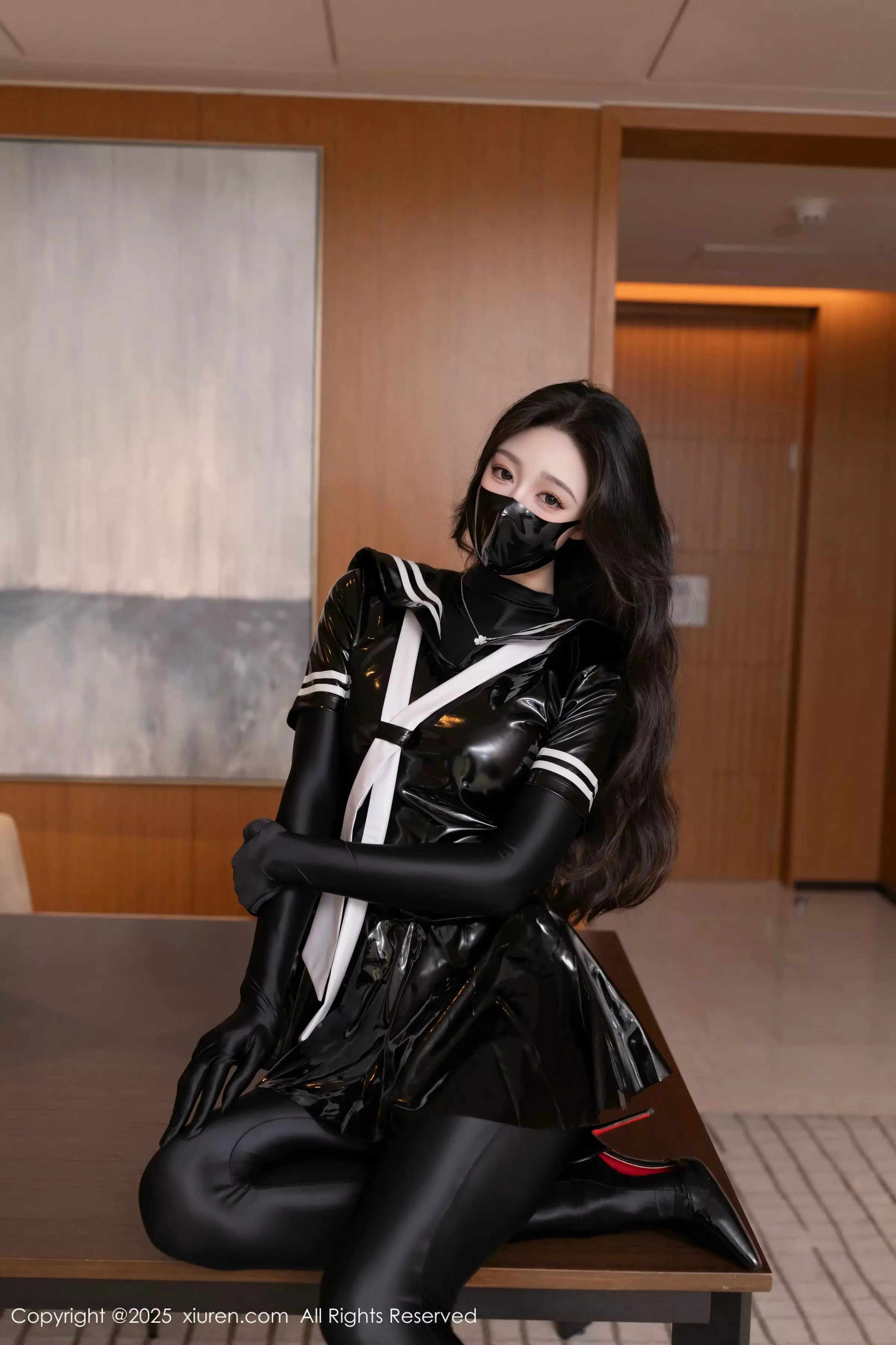 逗逗DouDou  [XiuRen]高清写真图 2025.03.28 No.10087 小逗逗 黑色胶衣第5张图片