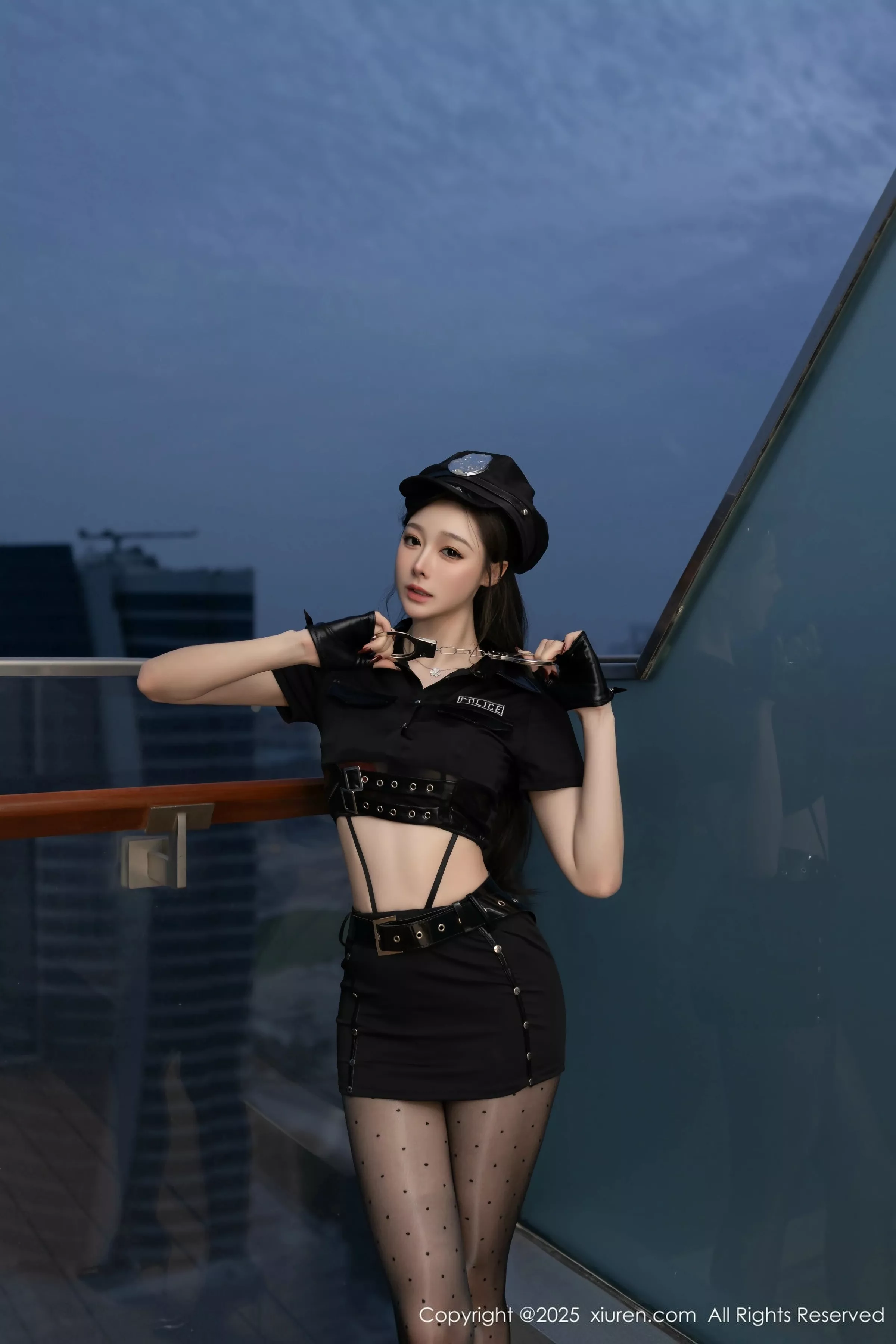 逗逗DouDou  [XiuRen]高清写真图 2025.04.03 No.10115 小逗逗 黑色制服第4张图片