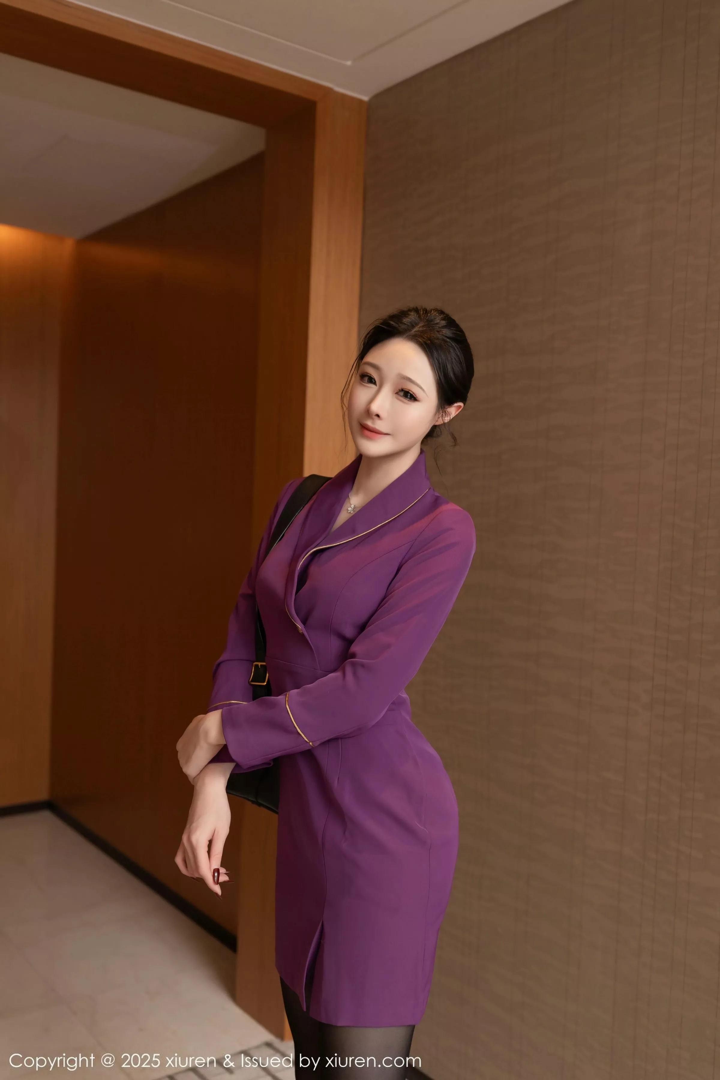 逗逗DouDou  [XiuRen]高清写真图 2025.05.16 No.10290 小逗逗 紫色制服第3张图片