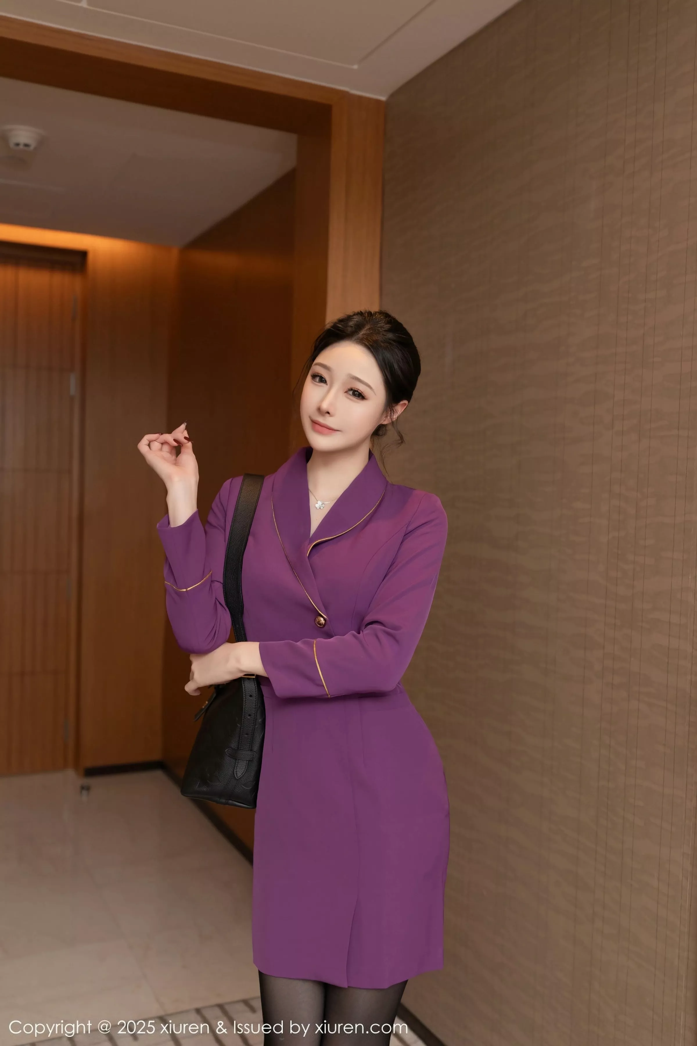 逗逗DouDou  [XiuRen]高清写真图 2025.05.16 No.10290 小逗逗 紫色制服第6张图片
