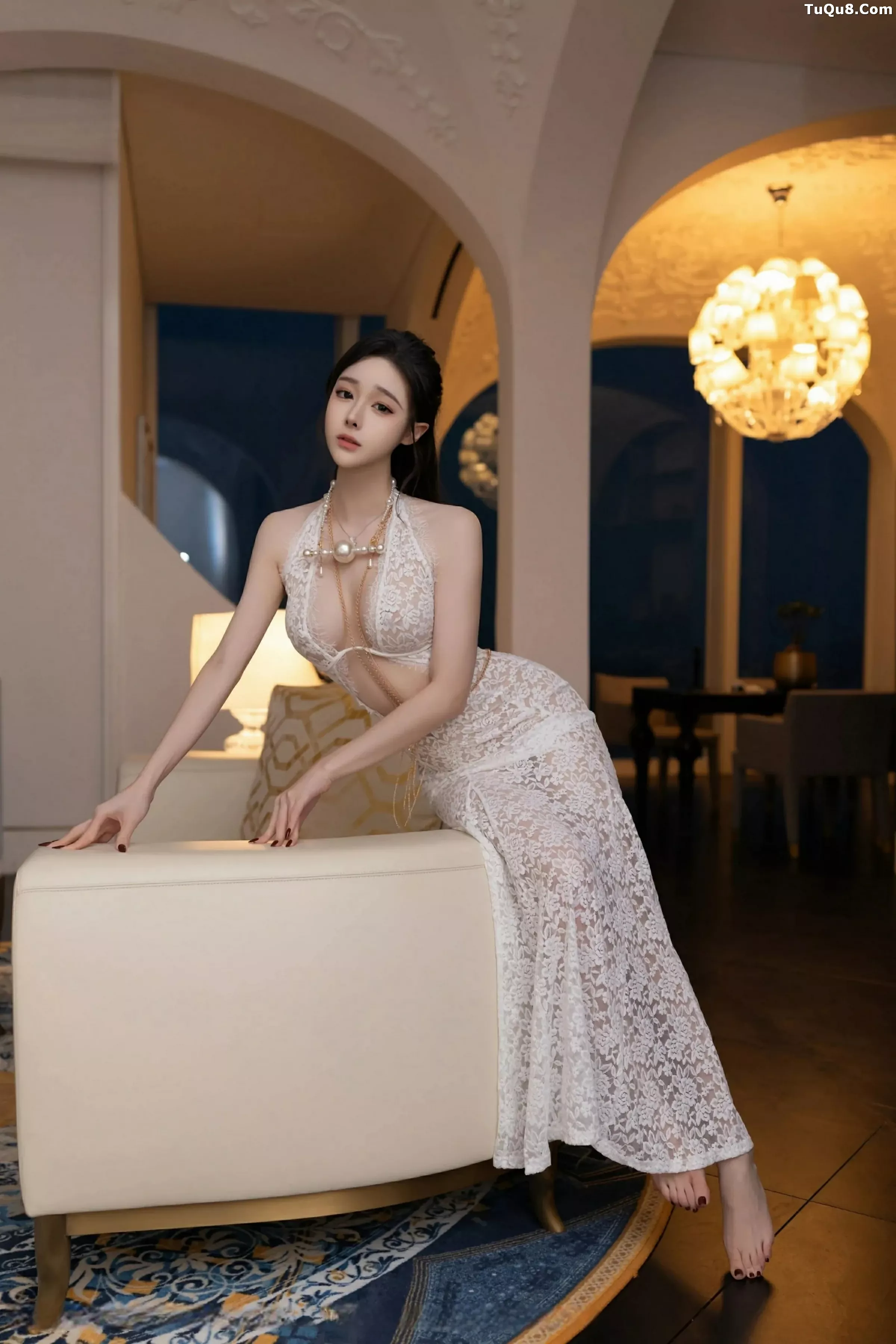 逗逗DouDou  [XiuRen]高清写真图 2025.06.06 No.10378 小逗逗 白色连衣裙第7张图片