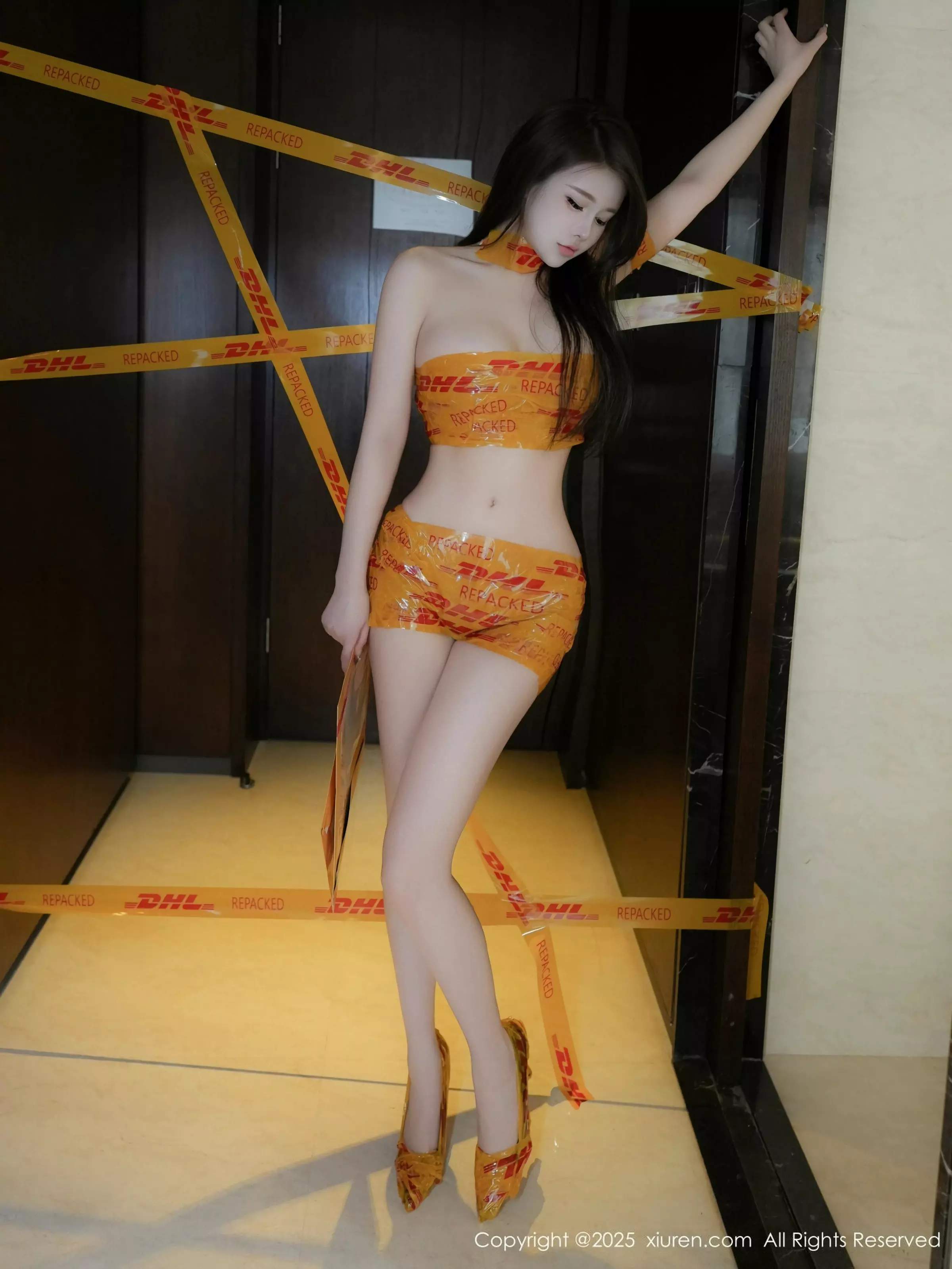 甜妮  [XiuRen]高清写真图 2025.03.14 No.10016 甜妮 美腿性感第8张图片