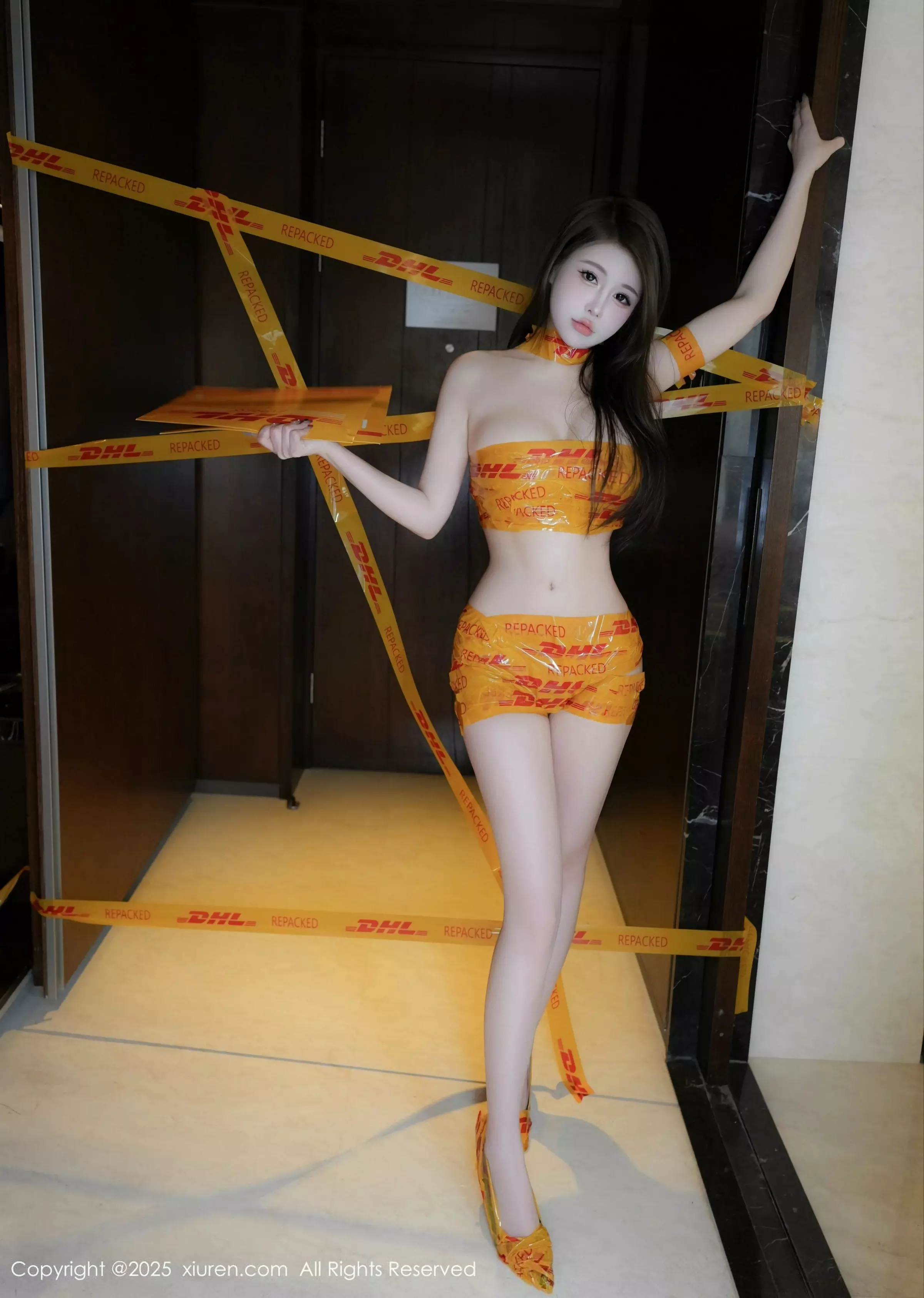 甜妮  [XiuRen]高清写真图 2025.03.14 No.10016 甜妮 美腿性感第10张图片