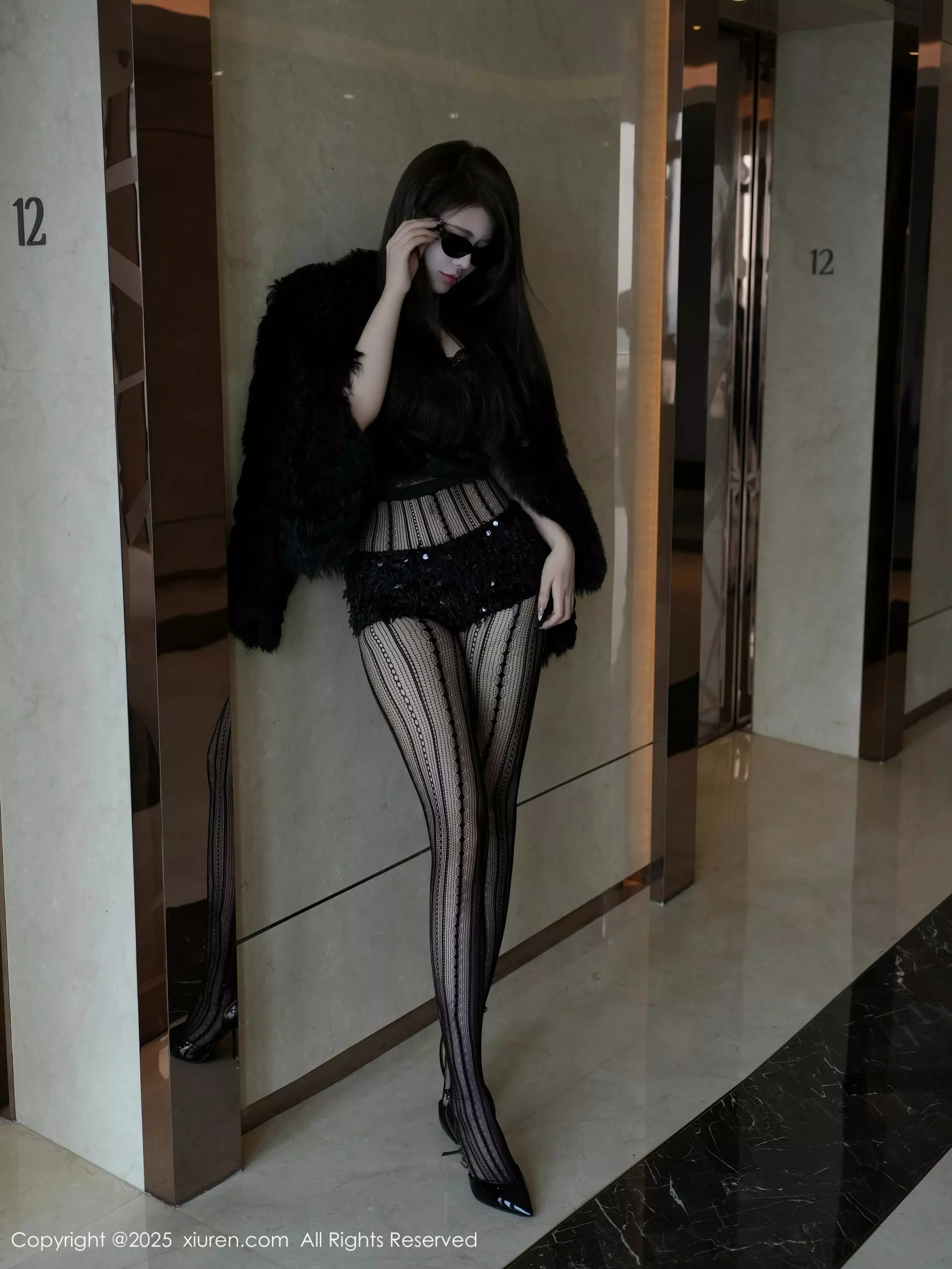 甜妮  [XiuRen]高清写真图 2025.03.24 No.10056 甜妮 情趣内衣第6张图片