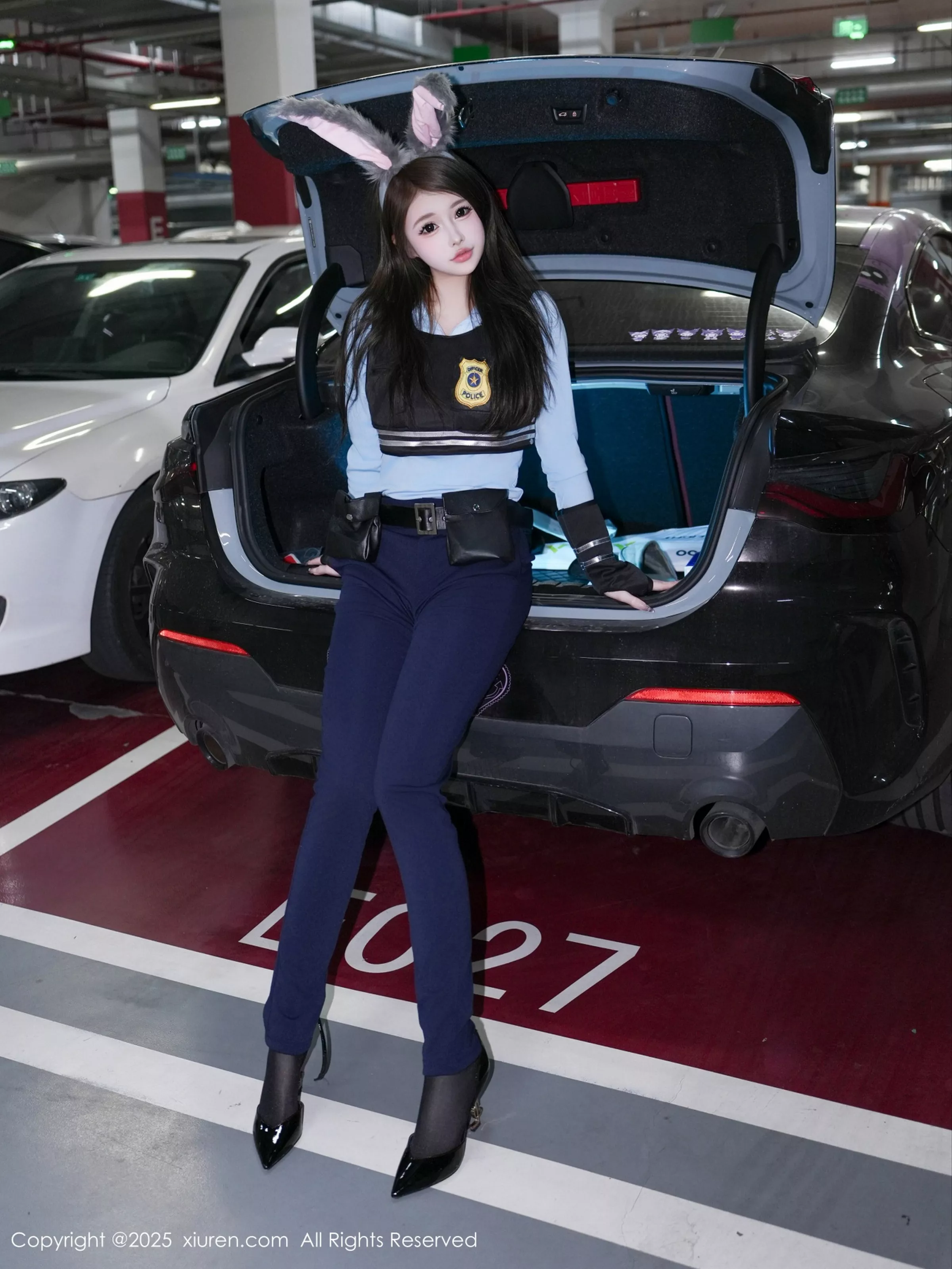 甜妮  [XiuRen]高清写真图 2025.04.16 No.10158 甜妮 制服诱惑第10张图片