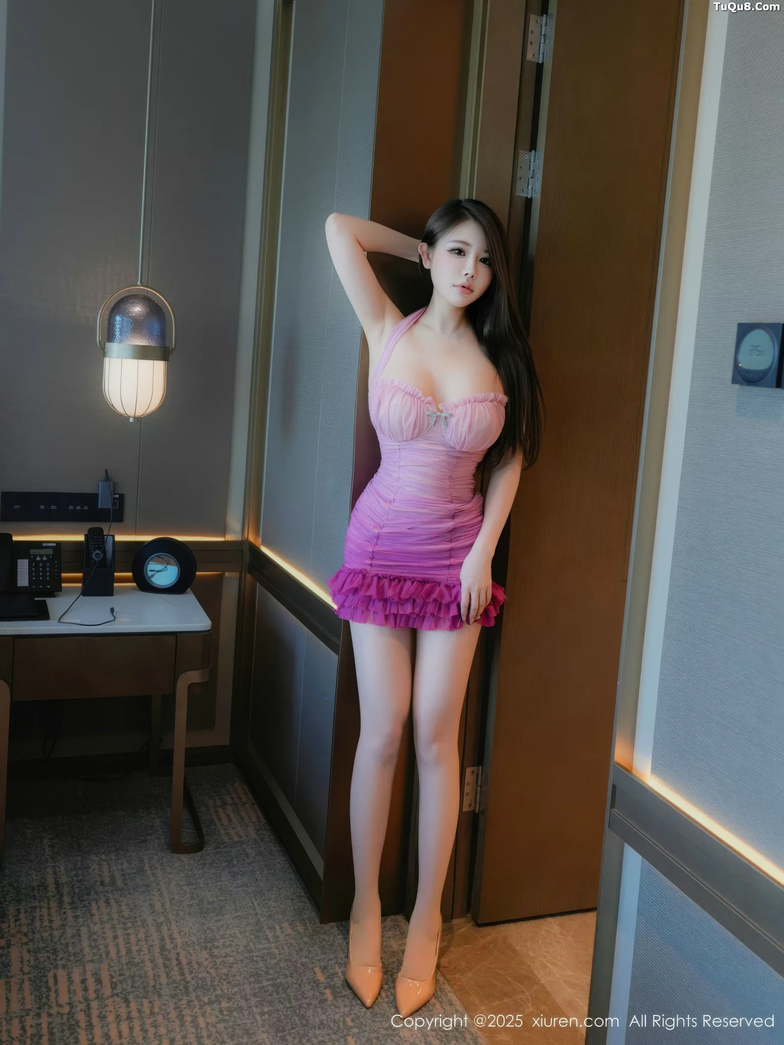 甜妮  [XiuRen]高清写真图 2025.09.01 No.10714 甜妮 紫色连衣短裙第9张图片